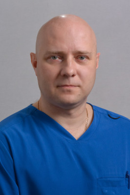 И. о. заведующего хирургическим отделением по оказанию неотложной помощи взрослым, врач-хирург Вдовин Максим Владимирович