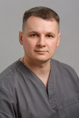 заведующий отделением, врач-детский-хирург Ванюхин Вячеслав Александрович